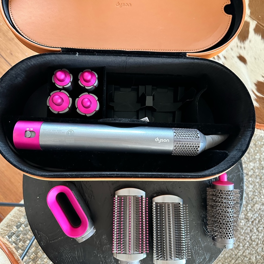Dyson air wrap, leather case and all attachments - Dyson blow dryer 🖤💓🖤